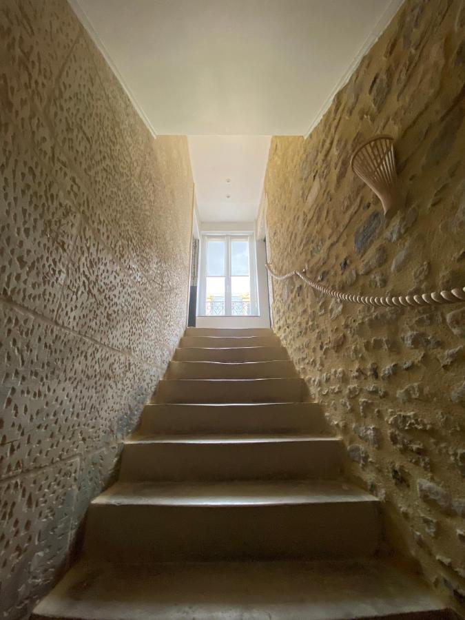 Md Gallery Acomodação com café da manhã Arromanches-les-Bains Exterior foto